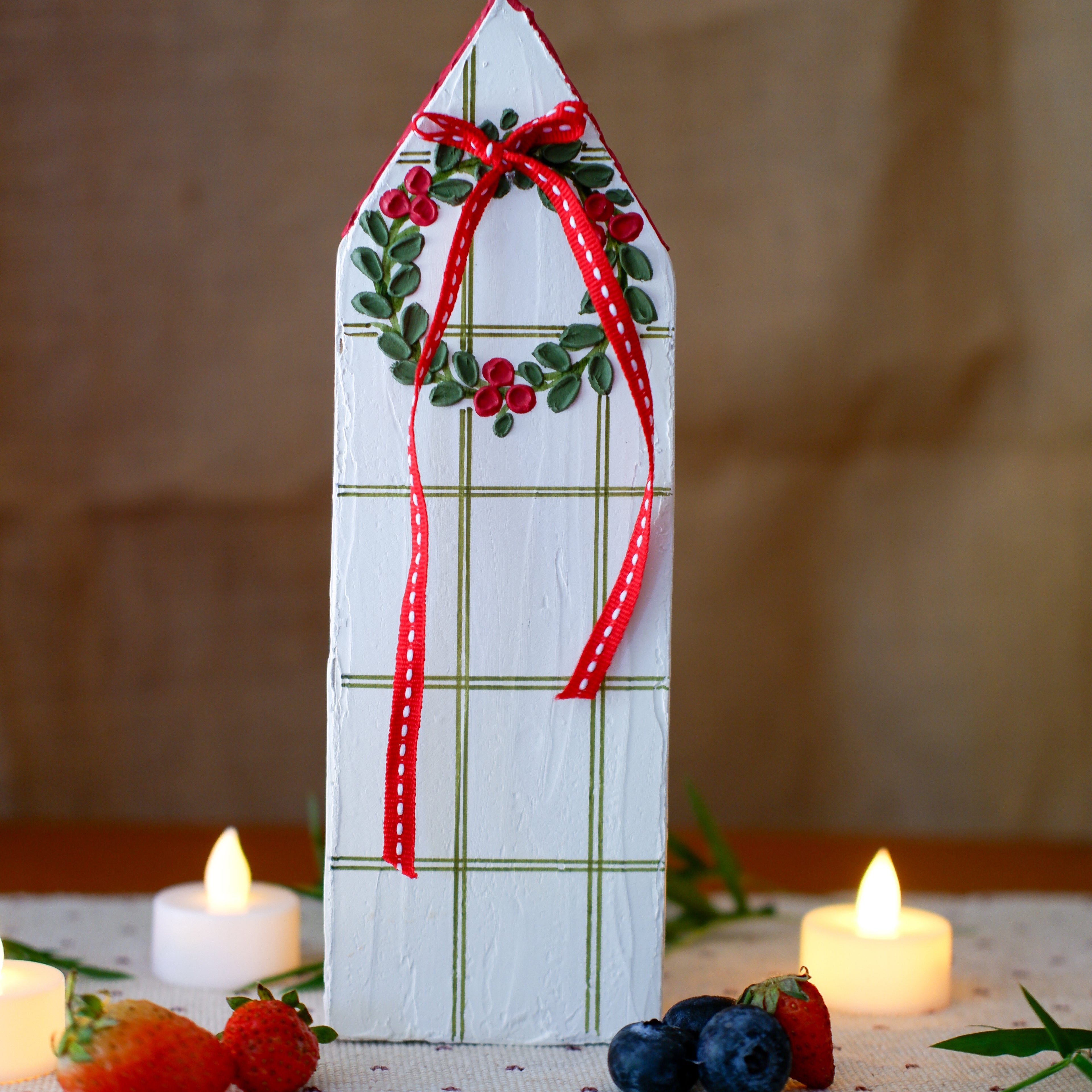 The Mistletoe House with Roof (L)