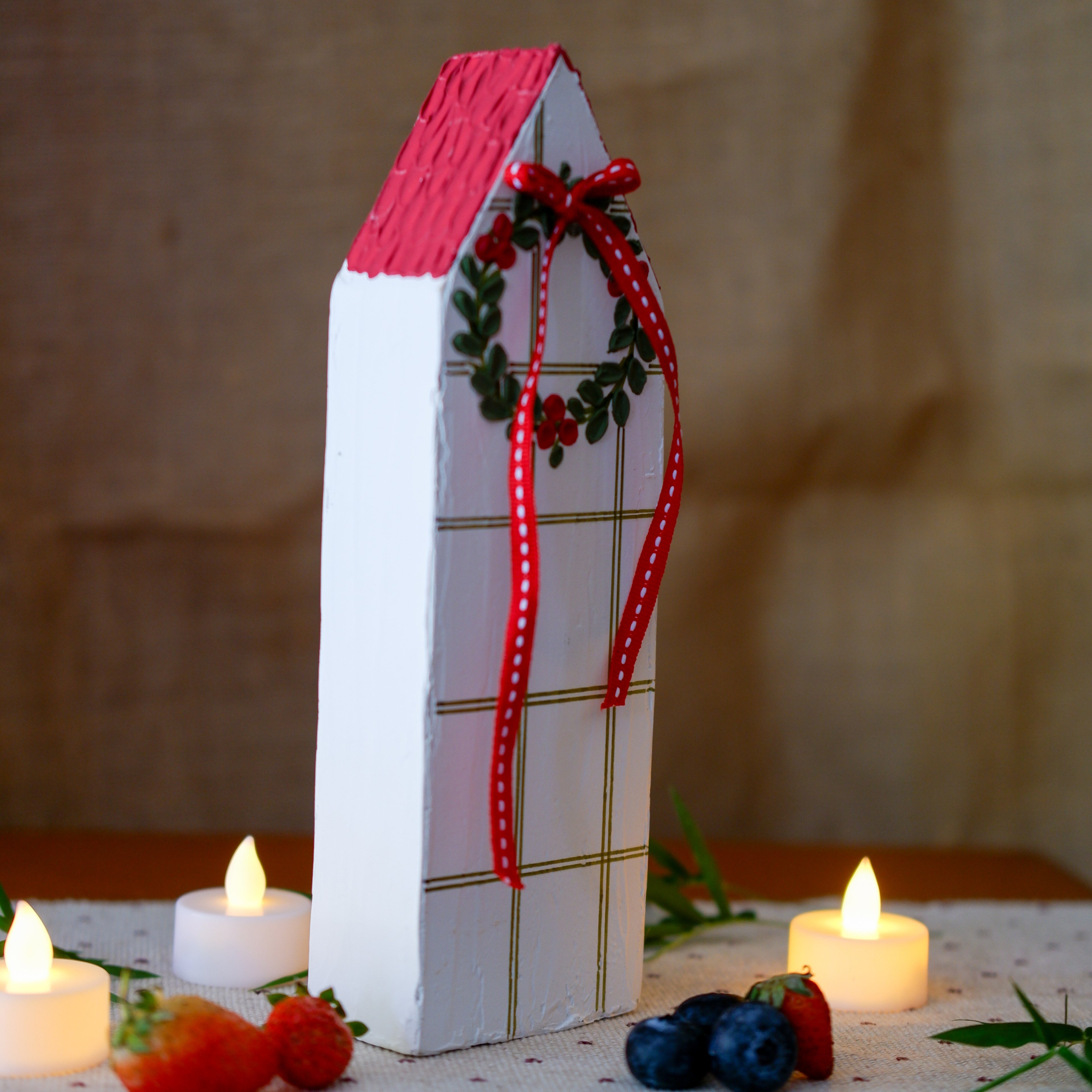 The Mistletoe House with Roof (L)