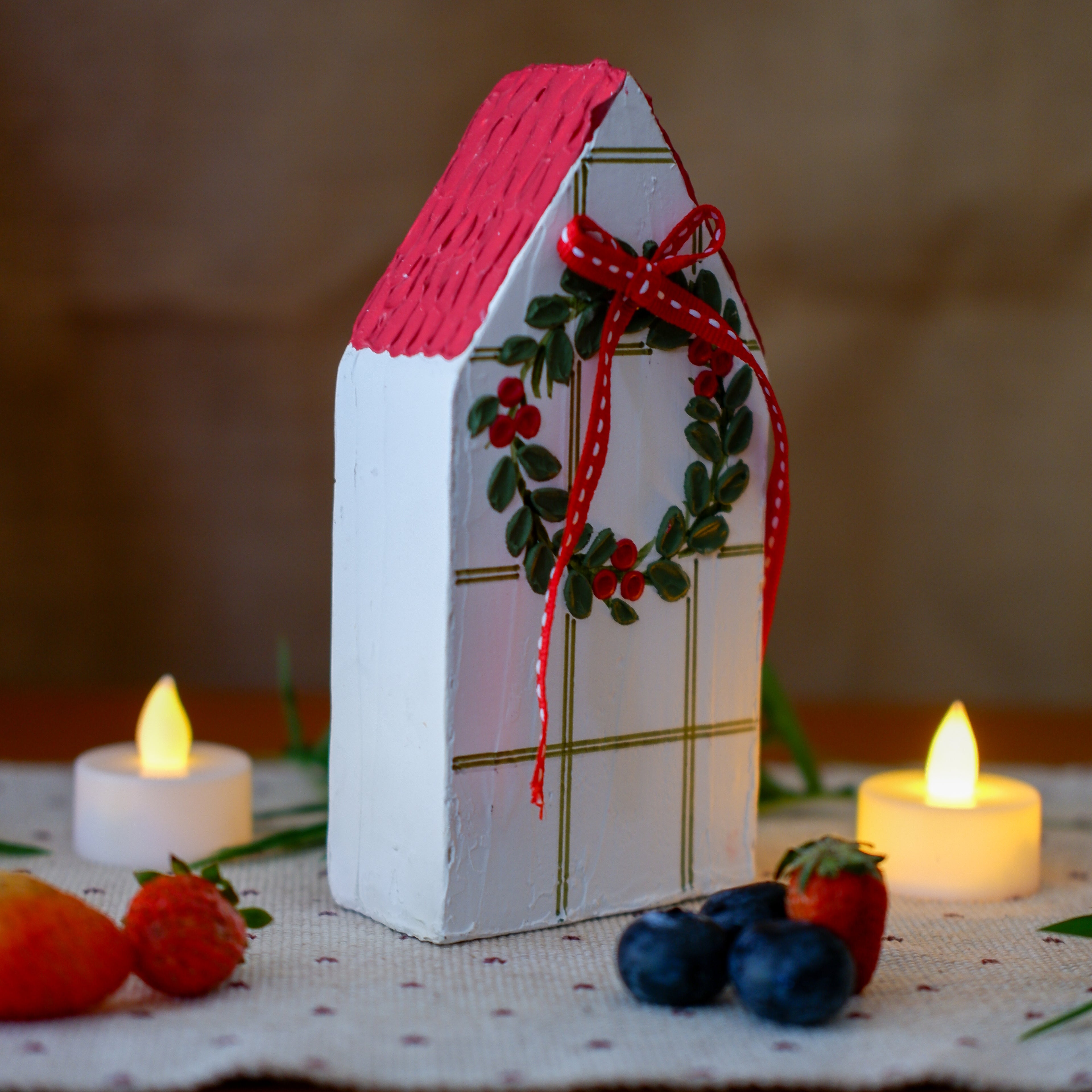The Mistletoe House with roof (M)